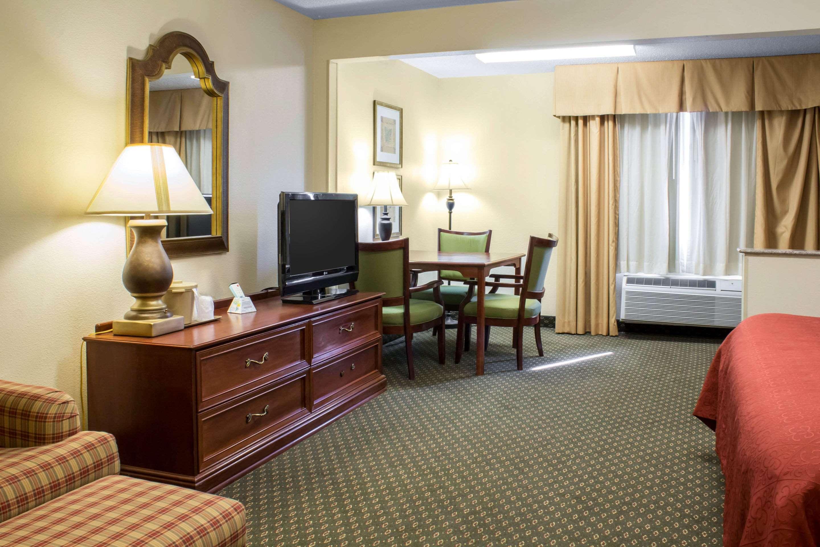 Quality Inn & Suites Sioux City Bagian luar foto